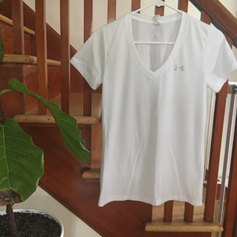 Under armor semi fitted t